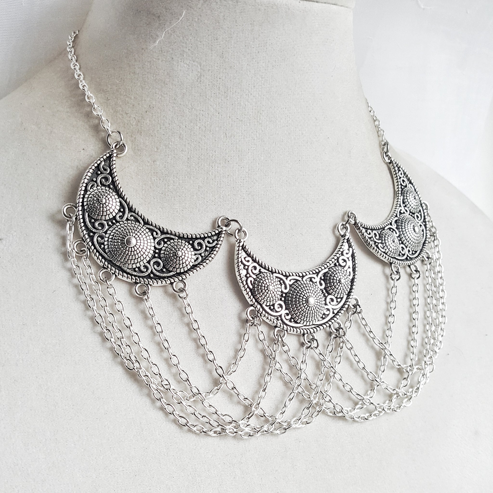 All Chained Up Medieval Necklace - DRAVYNMOOR