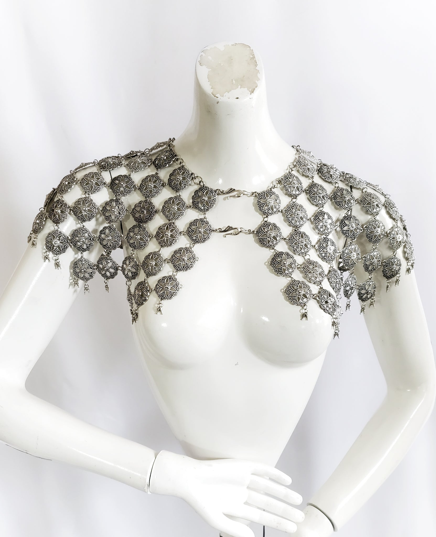 Armored Shawl Queens Armor Hauberk Shoulder Jewelry