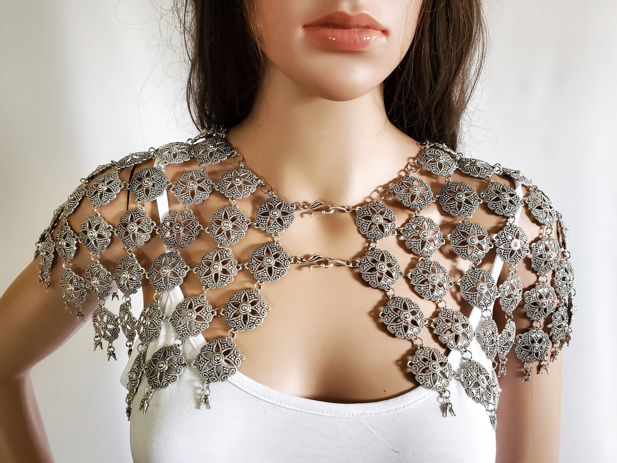 Armored Shawl Queens Armor Hauberk Shoulder Jewelry