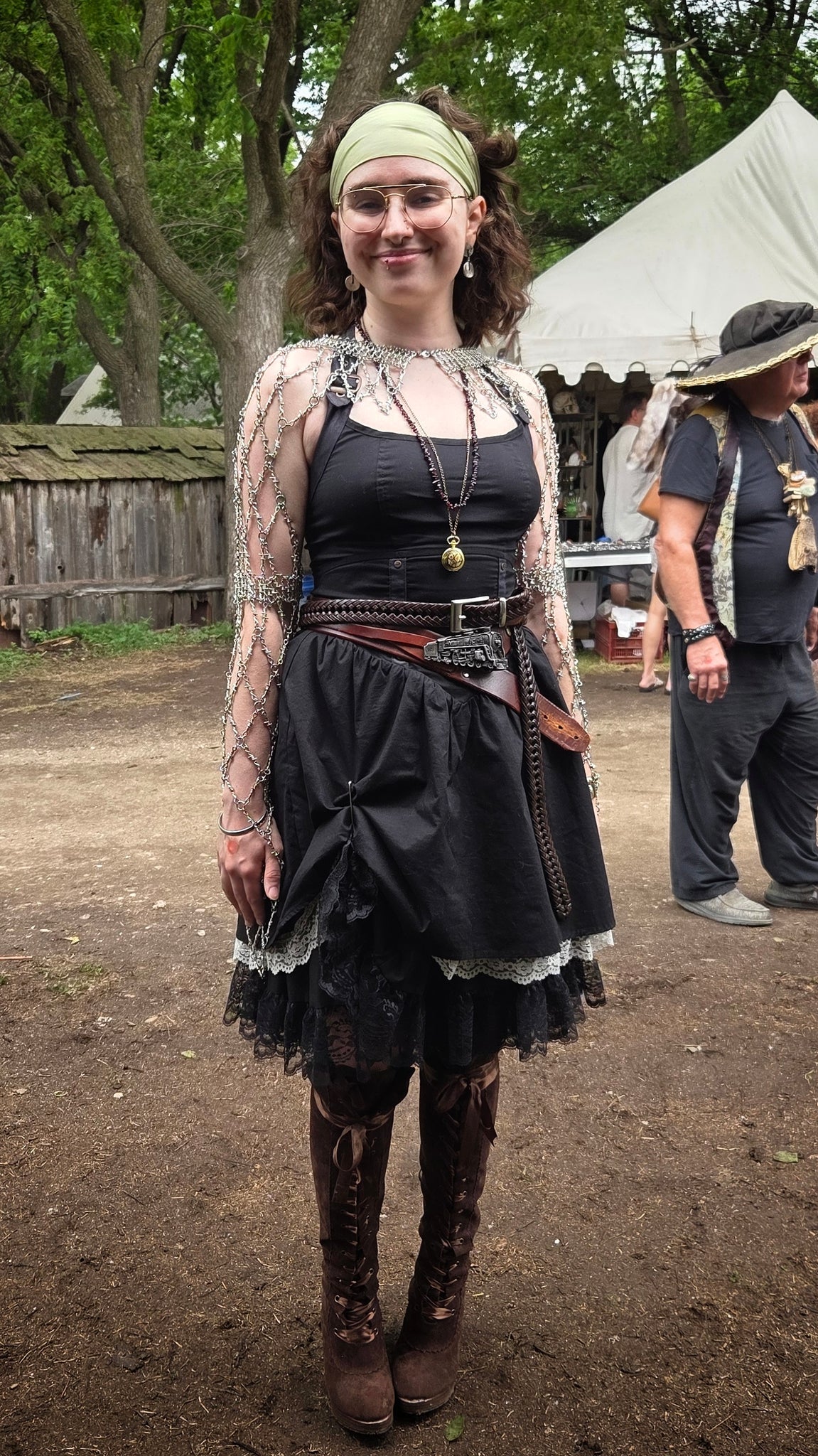 Barbed Wire Sleeves Queens Armor - DRAVYNMOOR