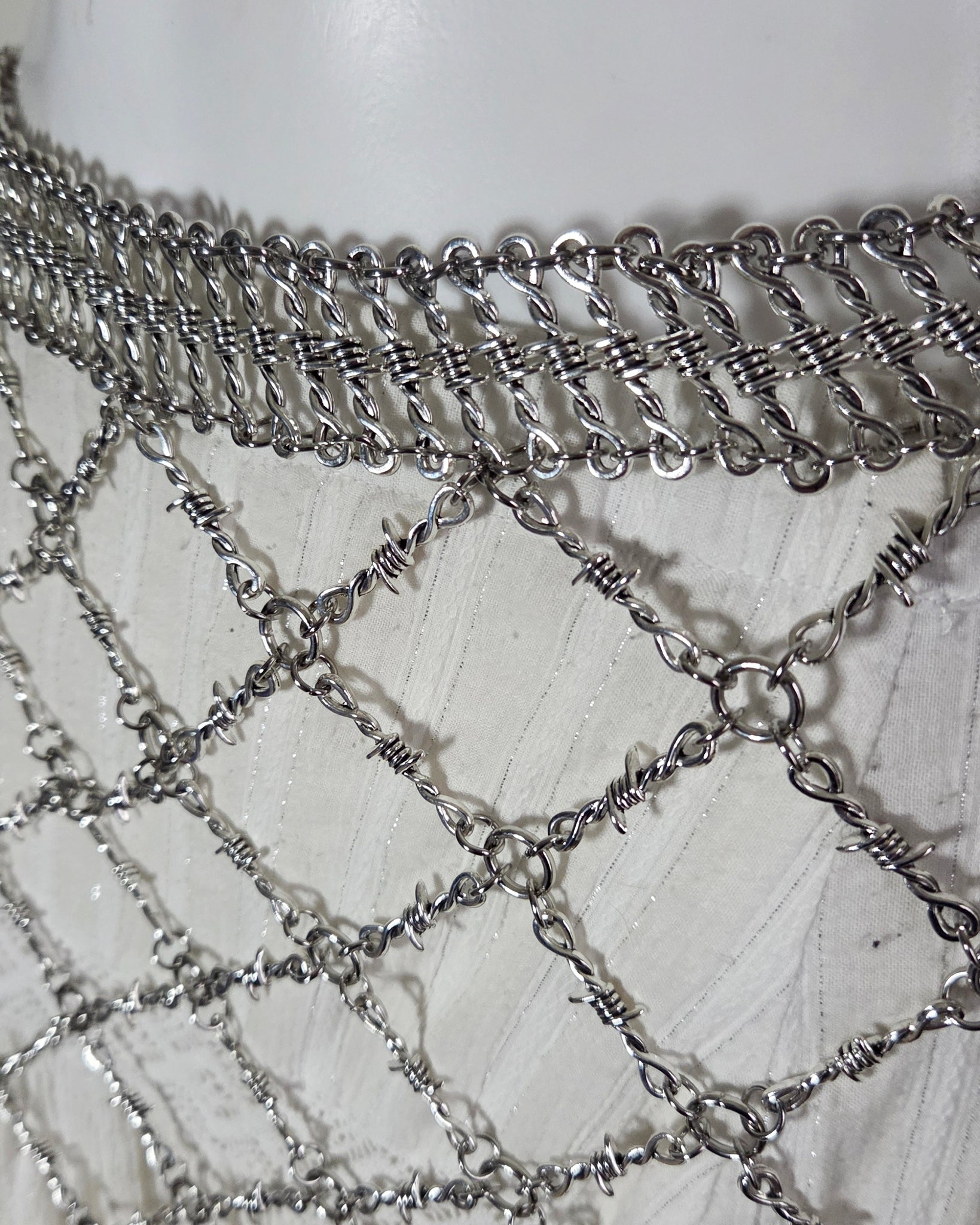 Barbed Wire Triangle Armor - DRAVYNMOOR