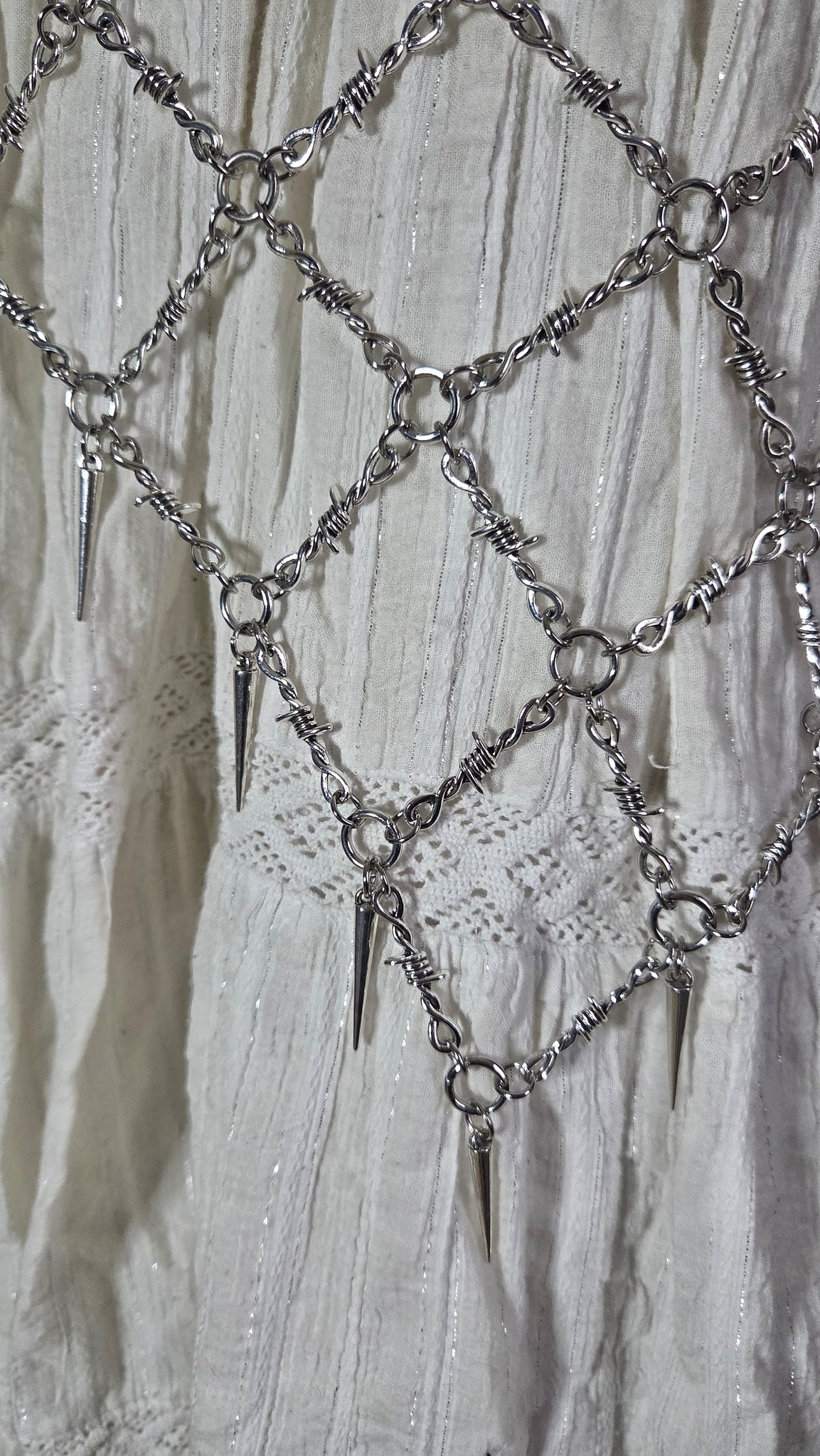 Barbed Wire Triangle Armor - DRAVYNMOOR