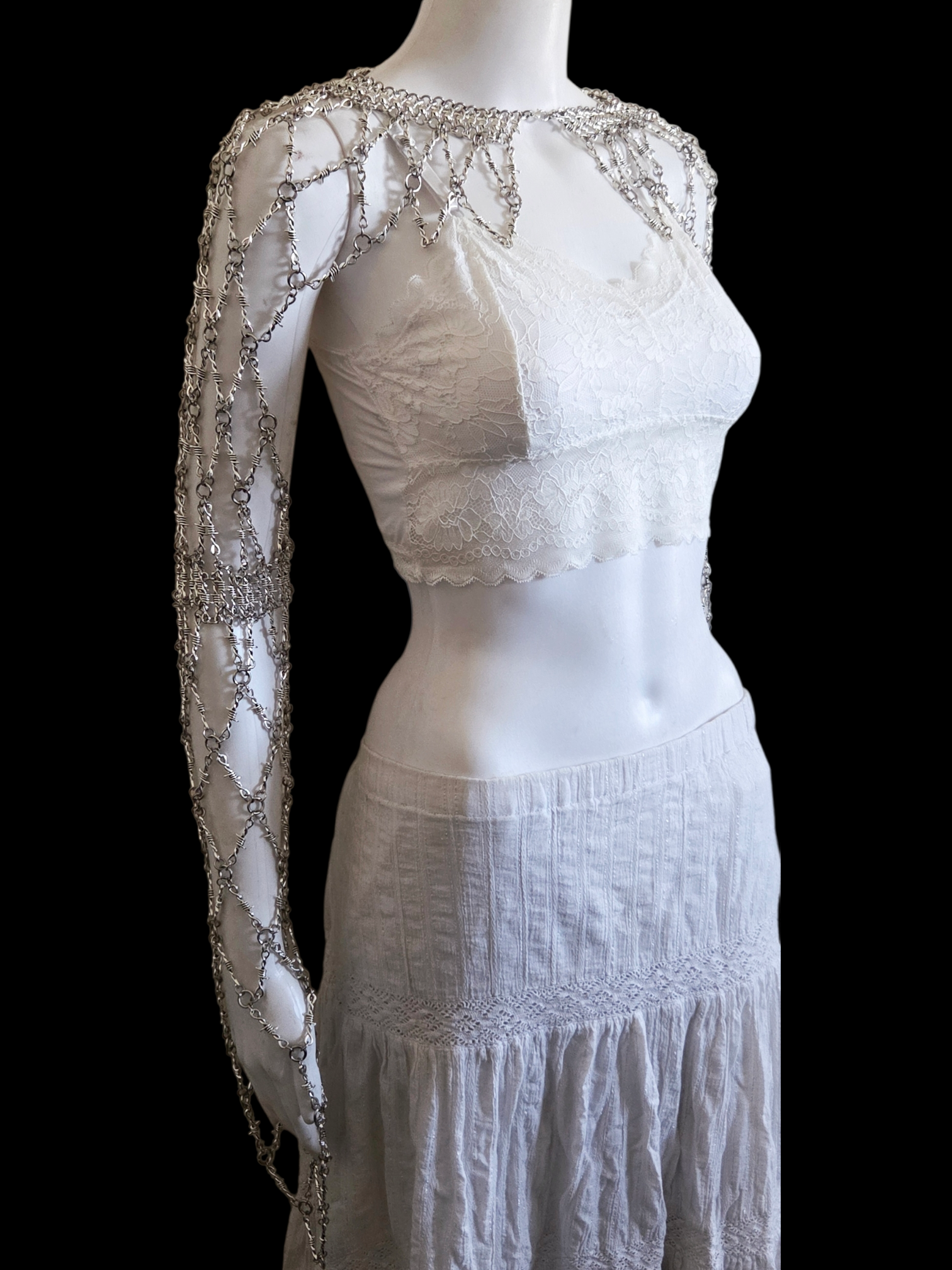 Barbed Wire Sleeves Queens Armor - DRAVYNMOOR