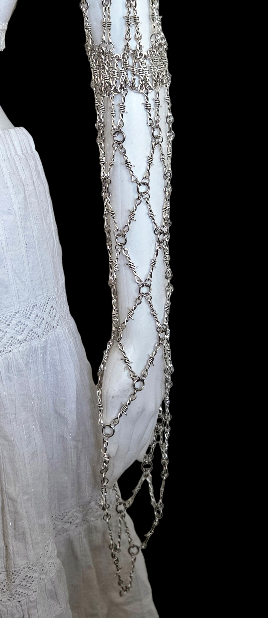 Barbed Wire Sleeves Queens Armor - DRAVYNMOOR