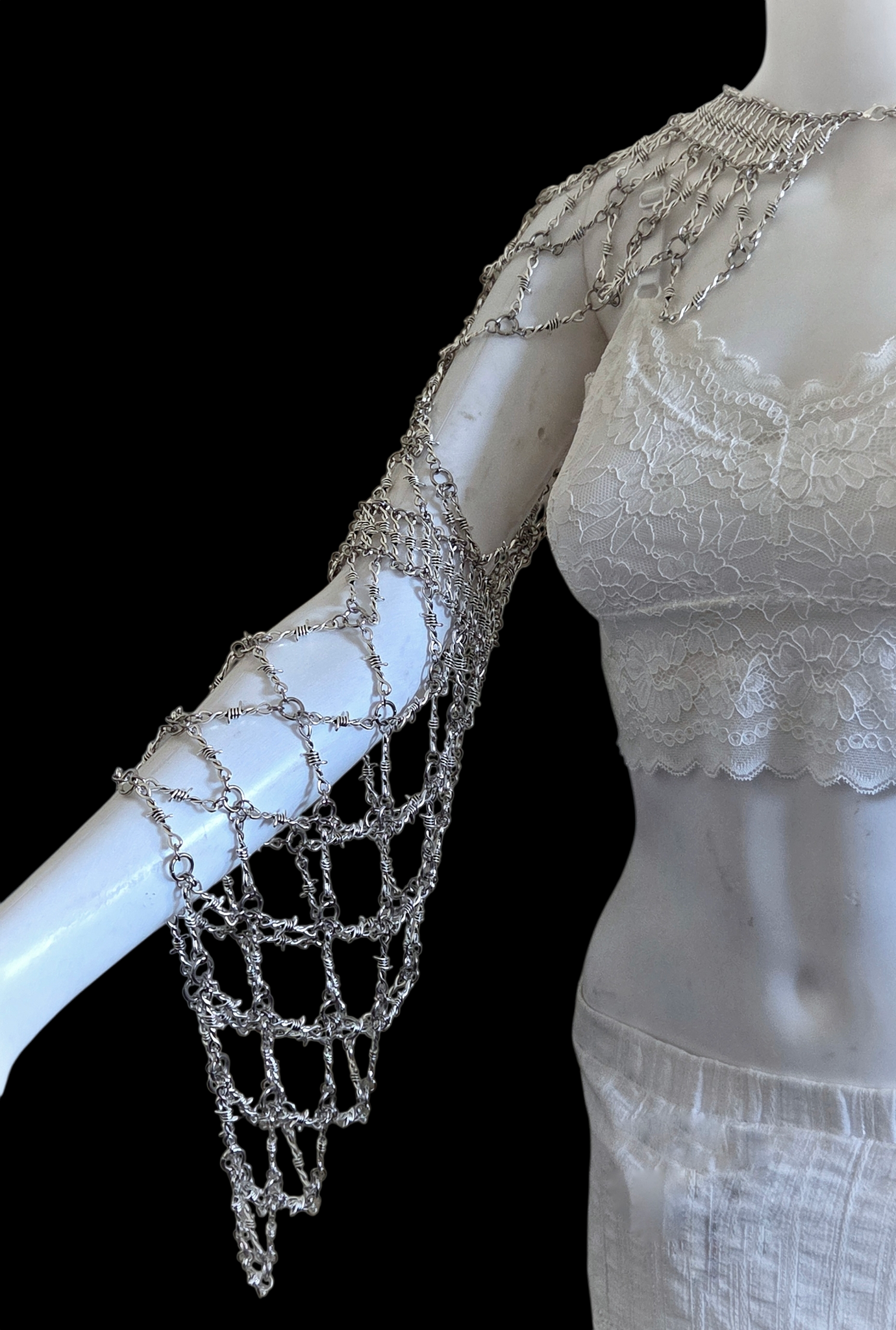Barbed Wire Sleeves Queens Armor - DRAVYNMOOR