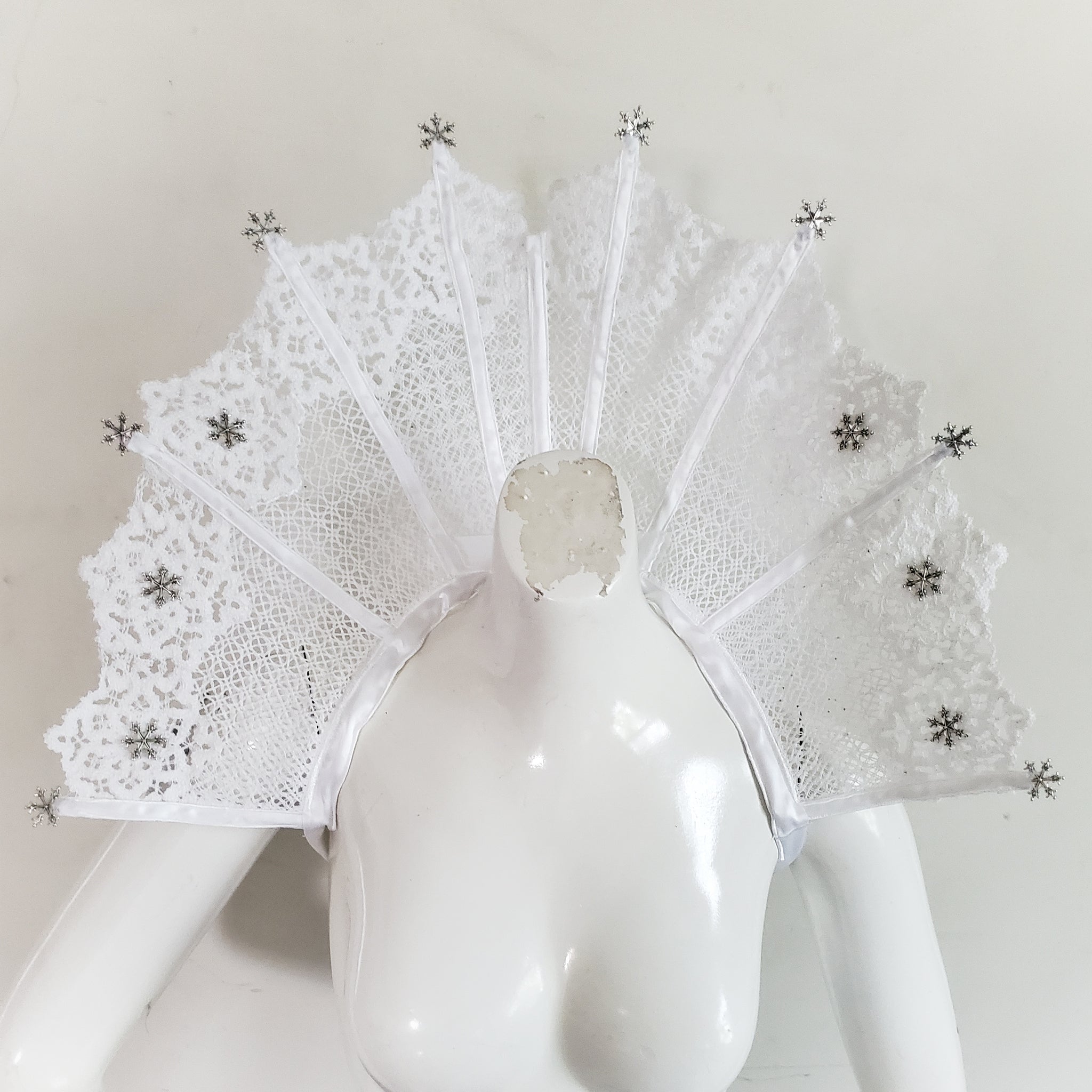 White Snowflake Fan Lace Stand Up Collar
